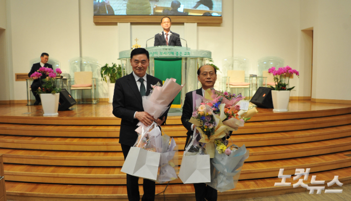 이임하는 석기호 전임 회장(사진 왼쪽)과 신임 진상용 회장