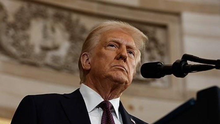 도널드 트럼프 미국 대통령이 20일(현지시간) 미국 수도 워싱턴 DC의 연방의회 의사당 로툰다(중앙 원형홀)에서 열린 취임식에서 연설하고 있다. 연합뉴스