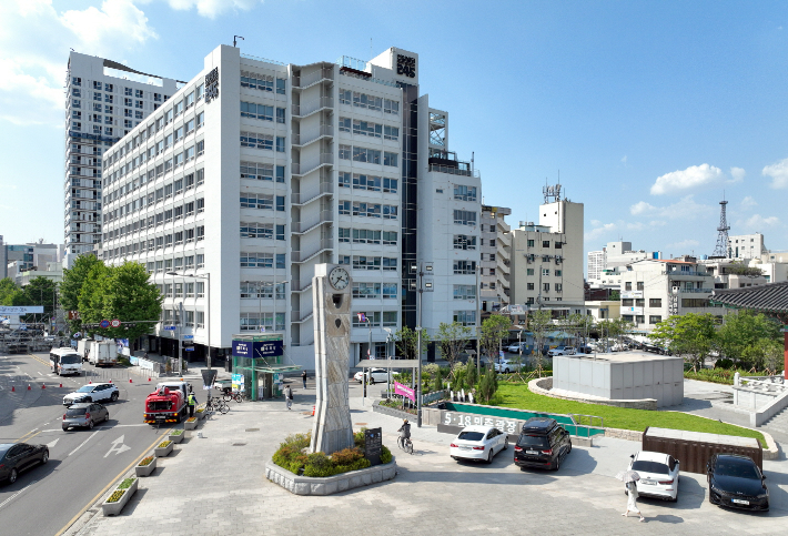 광주 우수건축자산 제1호로 등록된 전일빌딩245 전경. 광주시 제공 