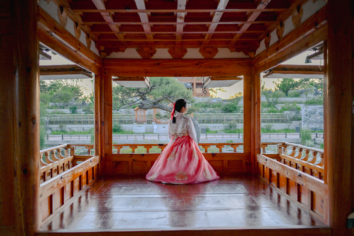 국립세종수목원 한복입은 관람객. 한국수목원정원관리원 제공