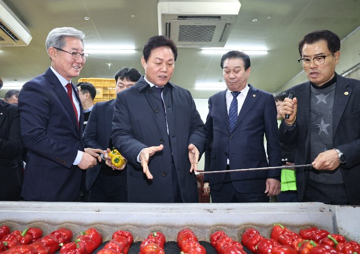 박완수 지사 의령군 농산물종합유통센터 방문. 경남도청 제공 