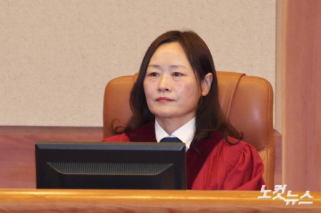 공개변론 참석한 정정미 헌법재판관