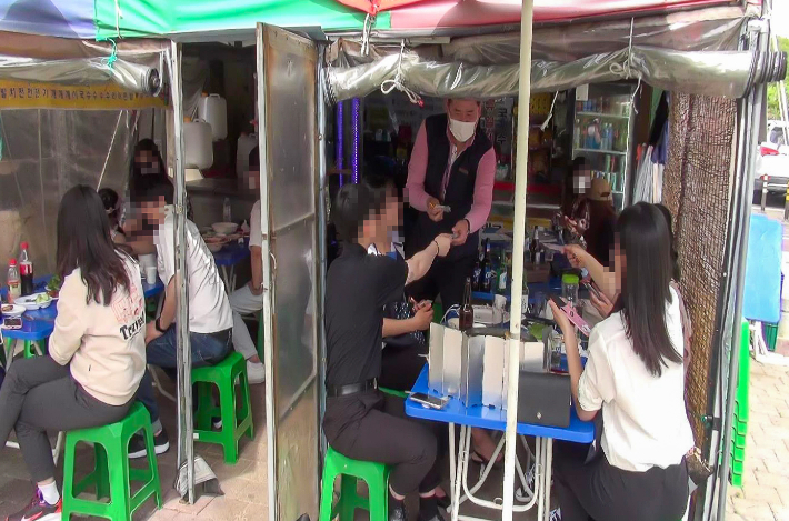 전주동물원 인근 포장마차 형태 음식점. 자료사진