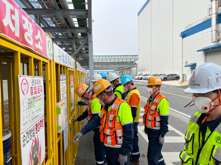설 연휴에 대비한 포스코퓨처엠 광양양극소재실 특별점검. 포스코퓨처엠 제공  