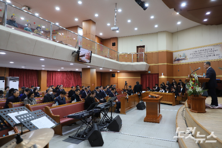 이번 교례회에는 지역 교계 지도자와 기관 단체장 등 100여 명이 참석한 가운데 1부 예배와 2부 축하로 진행됐다. 유상원 아나운서