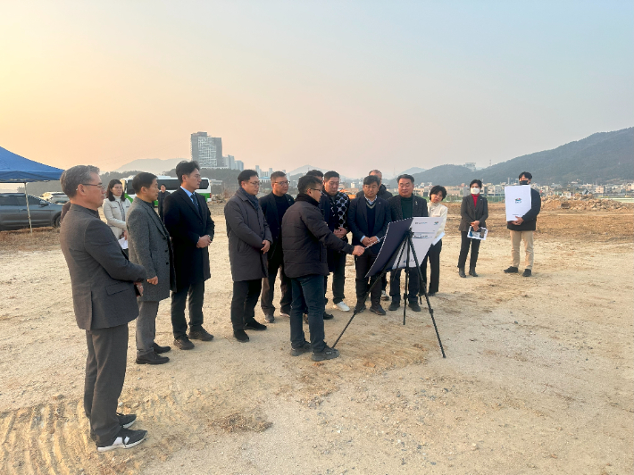 (재)2026여수세계섬박람회 조직위원회가 섬박람회 성공적 추진을 위해 지난 23일 전남도의회 의원들과 간담회를 갖고 진행 상황을 점검했다. 여수세계섬박람회 조직위 제공