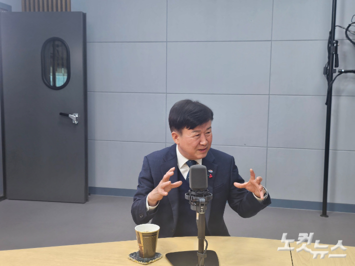 정인화 광양시장이 전남CBS '시사포커스' 신념대담에 출연해 시정 비전을 밝히고 있다. 유대용 기자 