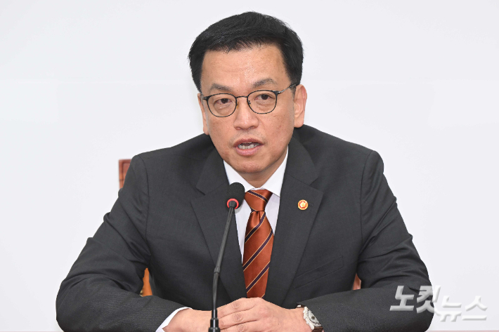 최상목 대통령 권한대행 부총리 겸 기획재정부 장관. 윤창원 기자