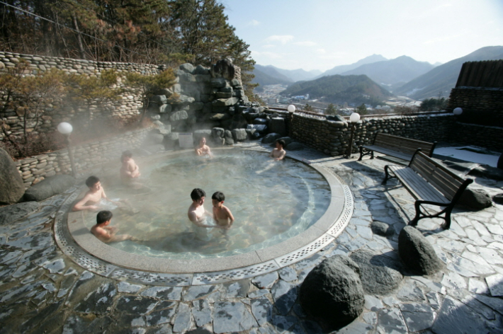 수안보 노천탕. 충주시 제공