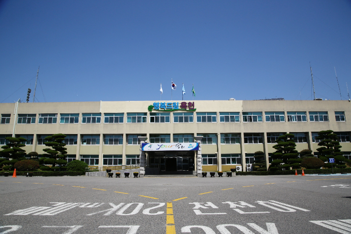 옥천군청 전경. 옥천군 제공