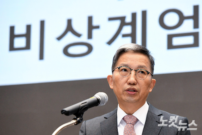 우종수 경찰청 국가수사본부장이 윤석열 대통령의 비상계엄 수사 관련 브리핑을 하고 있다. 박종민 기자