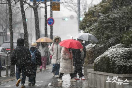 눈 내리는 서울 도심