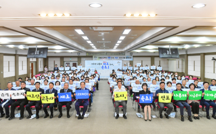 속초시가 '고독사 없는 도시'를 목표로 종합적인 지원 방안을 담은 2025년 고독사 예방 시행계획을 발표했다. 속초시 제공