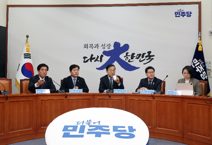 더불어민주당 김윤덕 사무총장이 2일 오전 서울 여의도 국회에서 기자간담회를 하고 있다. 연합뉴스