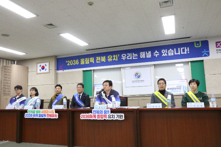 정강선 전북체육회장이 3일 기자간담회에서 발언하고 있다. 전북체육회 제공