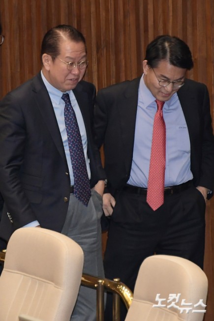 대화하는 권영세-윤상현