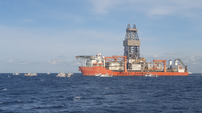 대왕고래 프로젝트 탐사시추선인 웨스트 카펠라호. 포항해경 제공