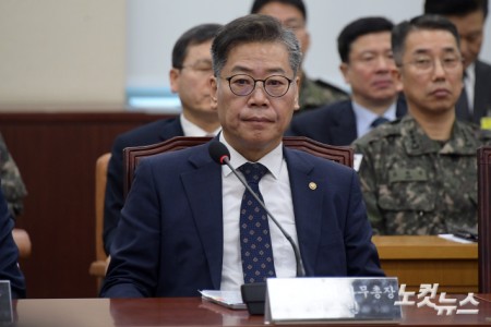 4일 서울 여의도 국회에서 열린 '윤석열 정부의 비상계엄 선포를 통한 내란 혐의 진상규명 국정조사 특별위원회' 청문회에 김용빈 중앙선관위 사무총장이 출석해 있다.