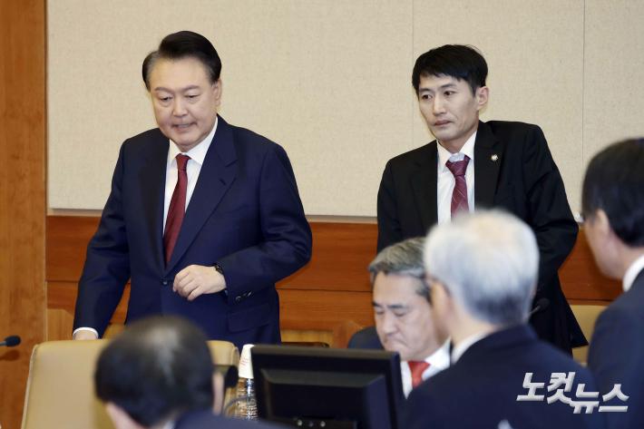 대심판정 입장하는 윤석열