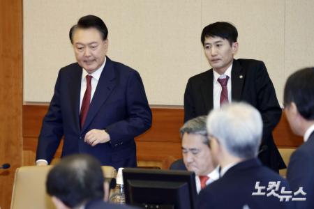 대심판정 입장하는 윤석열