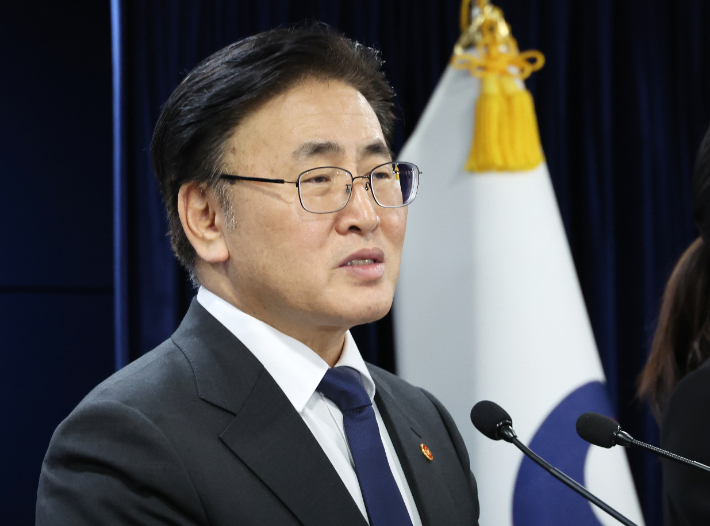 유상임 과학기술정보통신부 장관이 4일 서울 종로구 정부서울청사에서 2025년도 1월 핵심과제 추진 상황과 2월 계획을 브리핑하고 있다. 연합뉴스