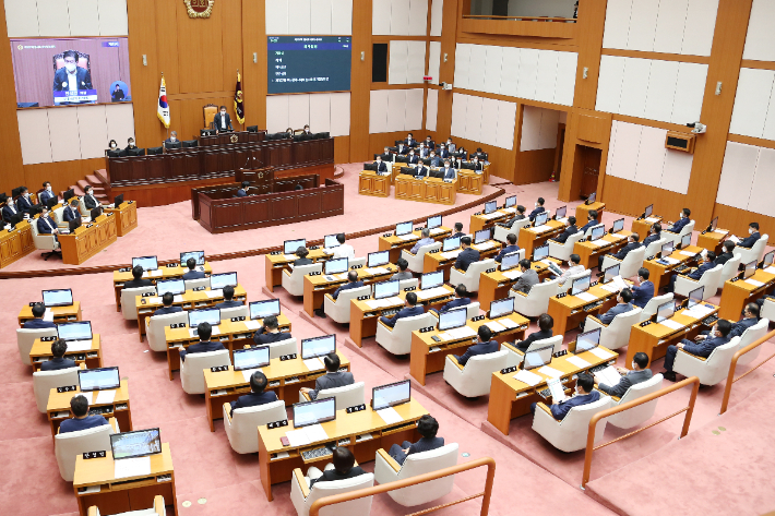 부산시의회 본회의장. 부산시의회 제공