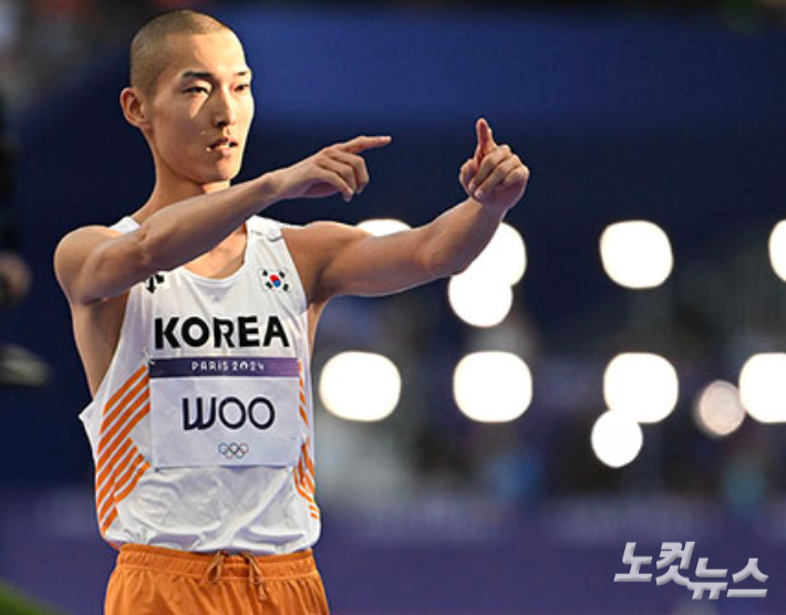 2024 파리올림픽 높이뛰기 남자 결승이 10일(현지시간)  프랑스 생드니 스타드 드 프랑스에서 열렸다. 한국 우상혁이 2.27m 2차 시기에 성공하고 있다. 2024.8.10/ 생드니=올림픽사진공동취재단/ JI 황진환 기자