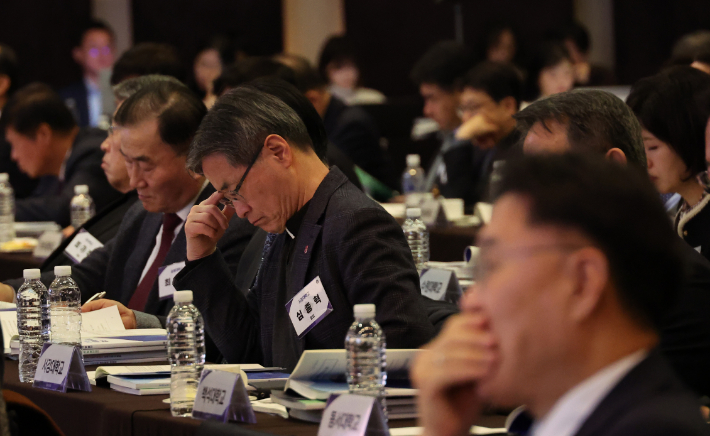 지난달 22일 오전 서울 웨스틴조선호텔에서 열린 한국대학교육협의회 정기총회에 대학 총장 등이 참석해 있다. 연합뉴스