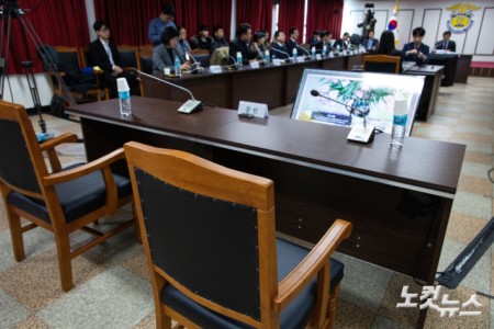 2월5일 경기 의왕시 서울구치소에서 열린 '윤석열 정부의 비상계엄 선포를 통한 내란혐의 진상규명 국정조사특별위원회(내란 국조특위)' 2차 현장조사 청문회에서 윤석열 대통령을 비롯한 증인들은 출석하지 않은 채 진행되고 있다.