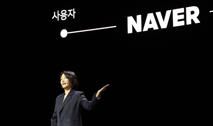 지난해 11월 서울 코엑스에서 네이버 주최로 열린 개발자 콘퍼런스 '단(DAN)24'에서 최수연 대표가 기조연설을 하고 있다. 연합뉴스