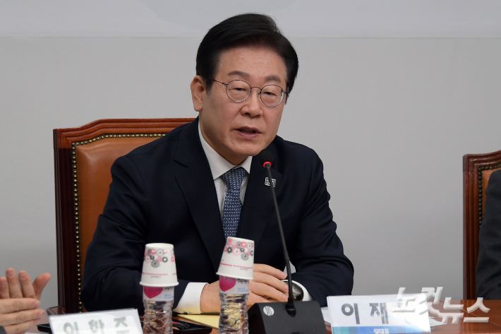 5일 서울 여의도 국회에서 열린 경제는 민주당 '트럼프 2.0 시대 핵심 수출기업의 고민을 듣는다.(종합토론)에서 이재명 대표가 발언을 하고 있다. 윤창원 기자