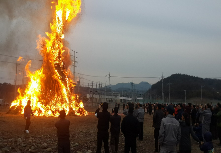 달집태우기. 경남도청 제공 