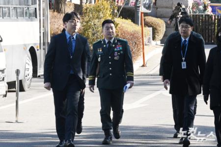 증인 출석하는 김현태 707특수임무단장