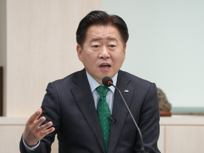 오영훈 제주지사가 6일 도청 소통회의실에서 기자간담회를 하고 있다. 제주도 제공