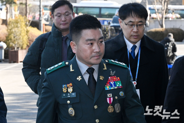 12·3 비상계엄 사태 당시 국회에 투입됐던 707특수임무단을 이끄는 김현태 단장이 6일 서울 종로구 헌법재판소에서 열린 탄핵 심판 6차 변론기일에 증인 출석하고 있다. 사진공동취재단