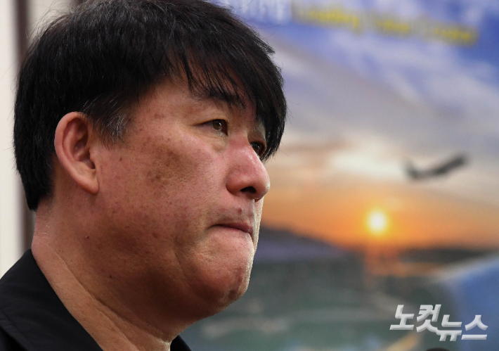 박한신 제주항공 참사 유가족협의회 대표가 6일 오전 국회에서 열린 '12·29 여객기 참사 진상규명과 피해자 및 유가족 피해구제 특별위원회' 전체회의에 출석해 의원들의 질의를 듣고 있다. 황진환 기자