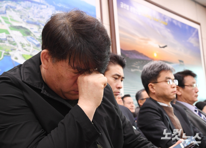 박한신 제주항공 참사 유가족협의회 대표가 6일 오전 국회에서 열린 '12·29 여객기 참사 진상규명과 피해자 및 유가족 피해구제 특별위원회' 전체회의에 출석해 생각에 잠겨 있다. 황진환 기자