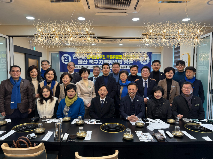 민주당 순천 갑 지역위 전국정당추진특위 협력 의원단의 울산 방문 기념. 민주당 순천 갑 지역위 제공
