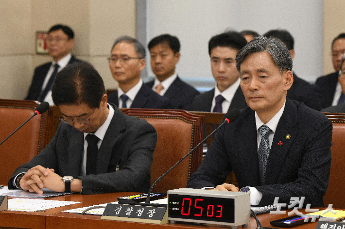 왼쪽부터 김봉식 전 서울경찰청장과 조지호 경찰청장. 박종민 기자