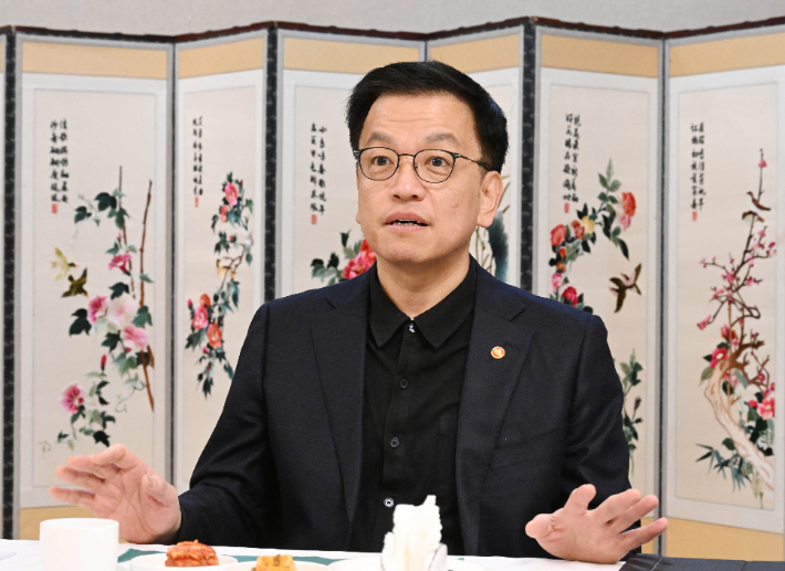 최상목 대통령 권한대행 부총리 겸 기획재정부 장관이 7일 정부서울청사에서 거시경제 금융현안 간담회를 하고 있다. 기재부 제공