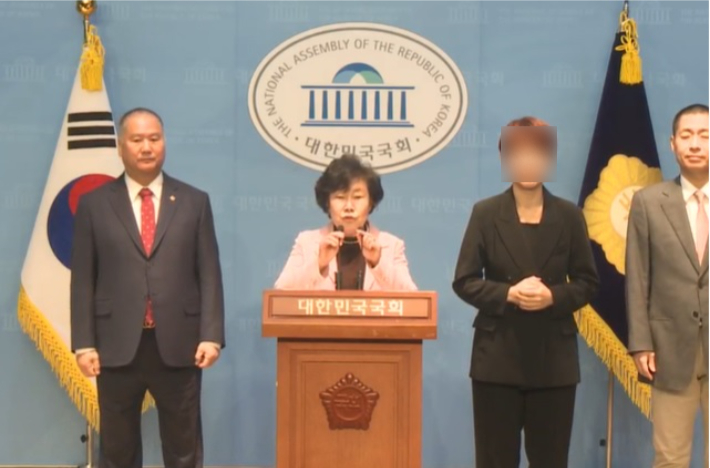 조배숙 의원은 6일 오전 10시 20분 국회 소통관에서 '천재현 헌법재판소 공보관 직권남용 혐의 고발 기자회견'을 열었다. 국회방송 캡처