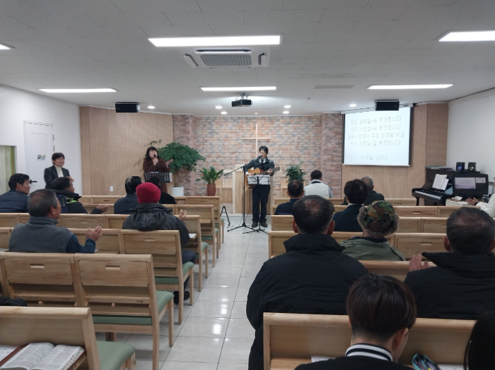 예배 전 찬양 모습. 김미경 목사 제공.