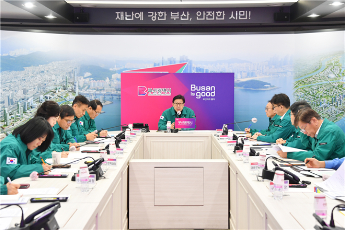 긴급 대책 회의를 열고 있는 박형준 부산시장. 부산시 제공