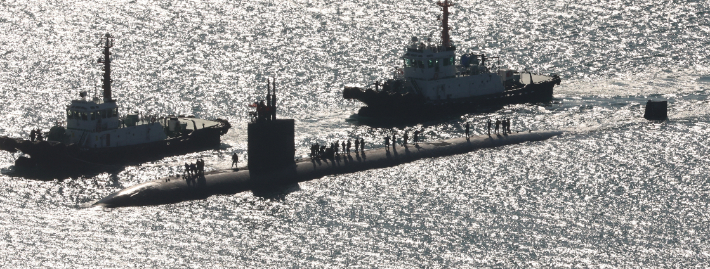 '알렉산드리아함'이 10일 해군작전사령부 부산작전기지에 입항하고 있다. 연합뉴스 