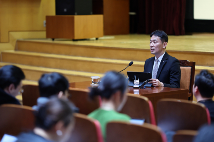 이복현 금융감독원장이 10일 서울 금융감독원에서 2025년 업무계획 기자간담회를 갖고 있다. 연합뉴스