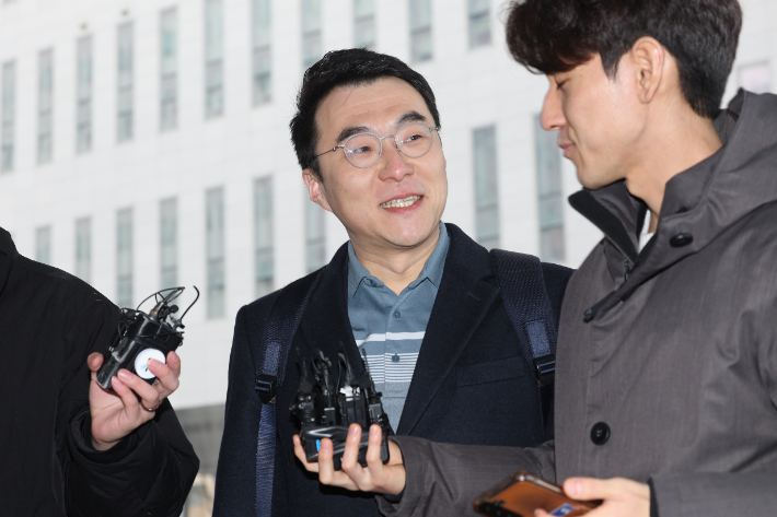 더불어민주당 김남국 전 의원이 10일 서울남부지법에서 열린 1심 선고에 출석하고 있다. 연합뉴스