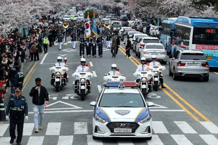 진해군항제 이충무공 승전행차. 창원시 제공