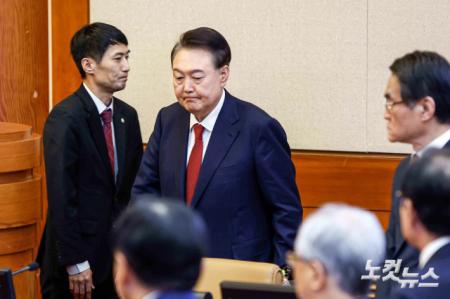 헌재 출석하는 윤석열