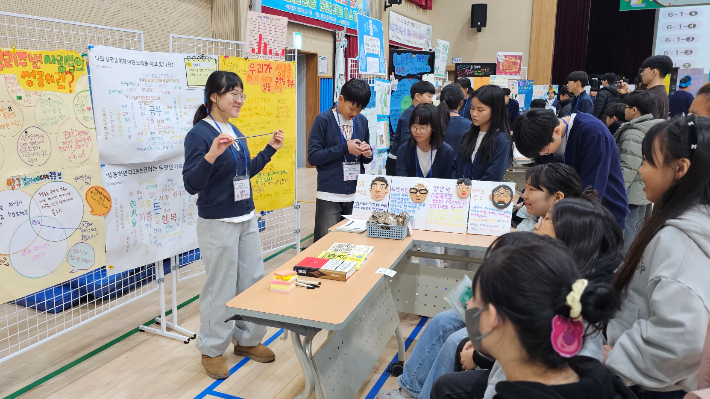 군위초, 학습자 주도성 향상을 위한 'IB PYP 후보학교 탐구 발표회' 모습. (PYP=Primary Years Programme, IB의 초등학교 프로그램) 대구시교육청 제공