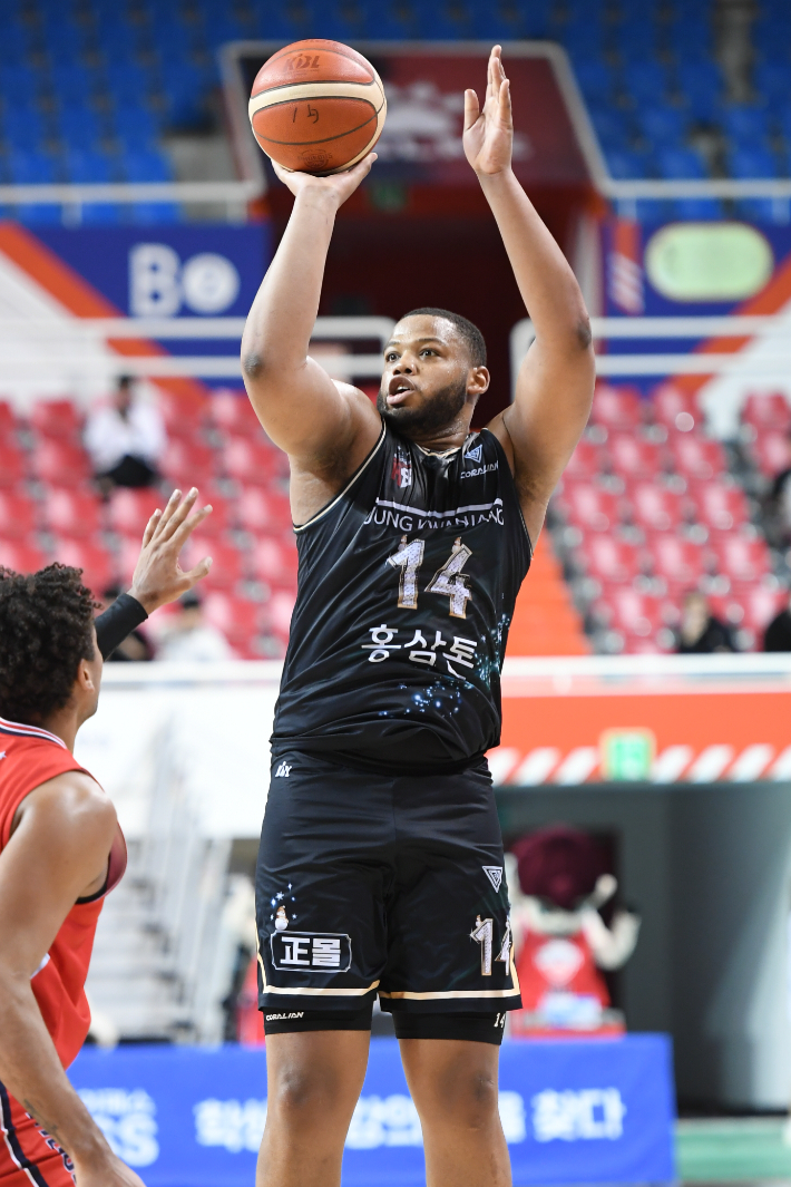 정관장 시절 오마리 스펠맨. KBL 제공